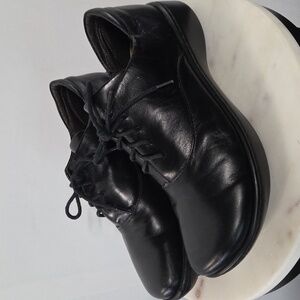 Naot Black Leather Oxfords Size 39